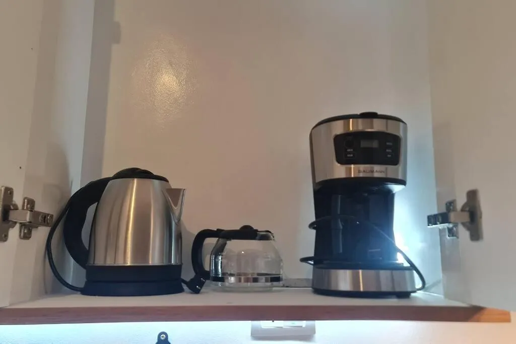 Affordable Condo In Makati W/ Wi-Fi, Netflix, Pool Manila Philippines